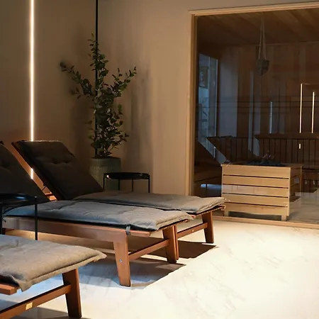 Modena Aparthotel 4*