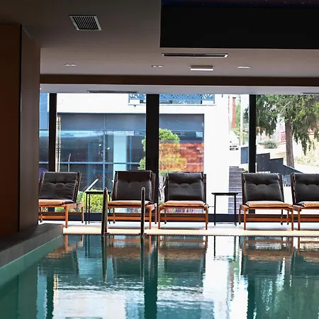 Modena & Wellness شقة فندقية 4*